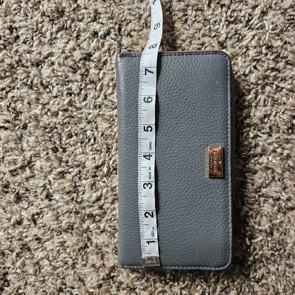 KATE SPADE Gray Grain Leather Wallet with Gold LOGO‎ PLATE